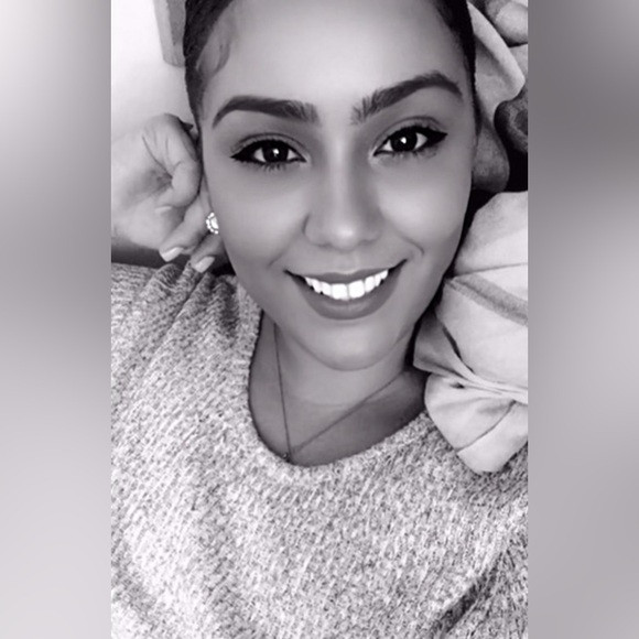 Meet your Posher, Stephanie - Picture 1 of 3